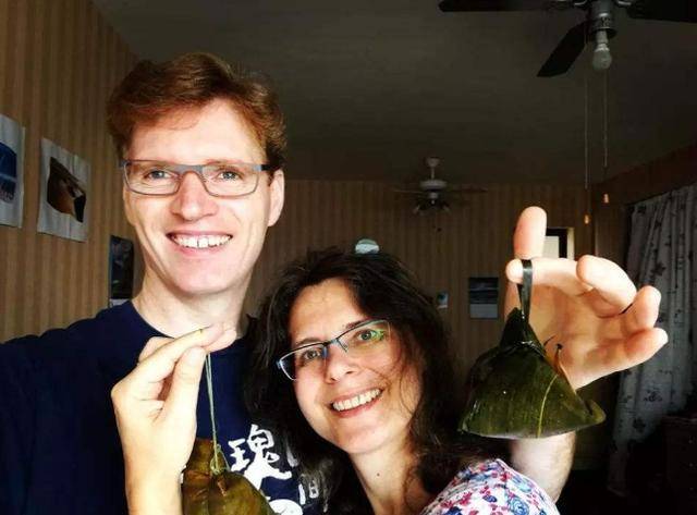 沙开面包店亏损9年却有500个孩子受益尊龙凯时新版APP感动！德国夫妻在长(图7)