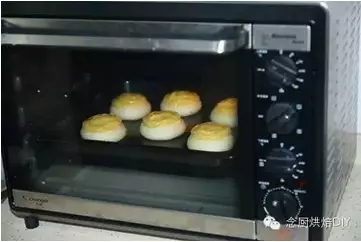 保养技巧 烤盘加水食物更美味！尊龙凯时app平台电烤箱使用(图1)